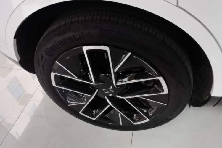 Used Avatr 11 2025 Year Updated Max Extended-Range Version Right Rear Wheel Hub