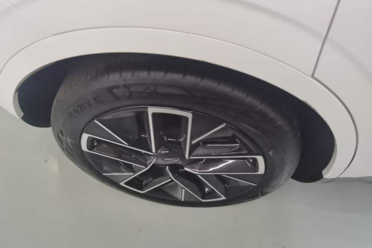 Used Avatr 11 2025 Max Extended-Range Edition Right Rear Wheel Hub