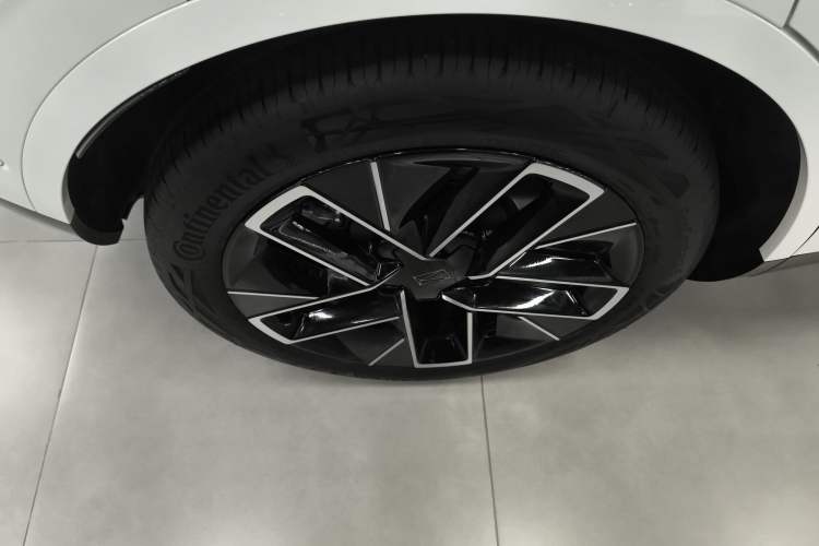 Used Avatr 11 2025 Year Updated Max Extended-Range Version Right Rear Wheel Hub