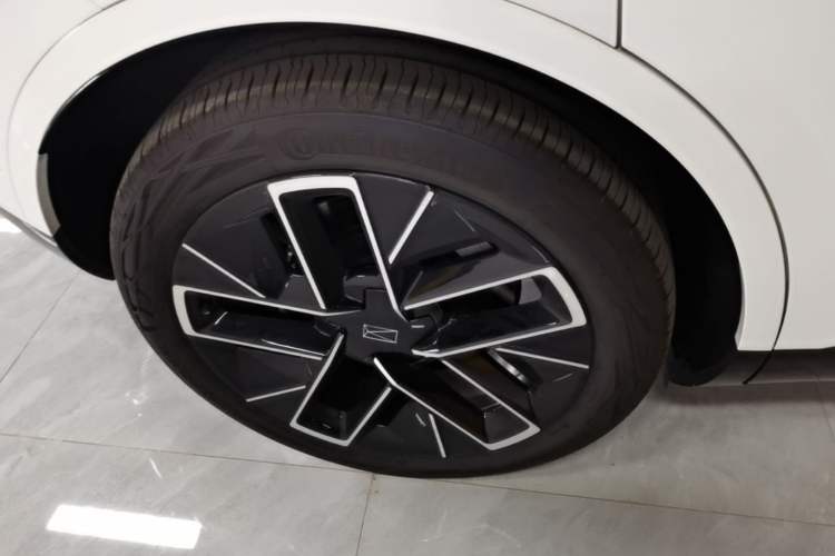 Used Avatr 11 2025 Ultra Extended-Range Edition Right Rear Wheel Hub