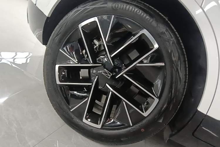 Used Avatr 11 2025 Year Updated Max Extended-Range Version Right Rear Wheel Hub