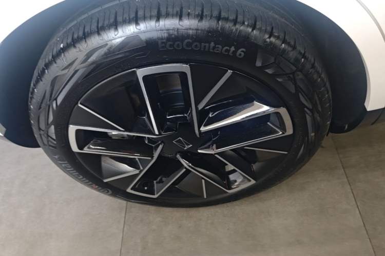 Used Avatr 11 2025 Year Updated Max Extended-Range Version Right Rear Wheel Hub