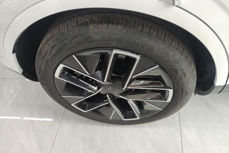 Used Avatr 11 2025 Ultra Extended-Range Edition Right Rear Wheel Hub