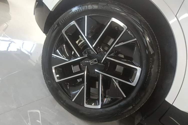 Used Avatr 11 2025 Year Updated Max Extended-Range Version Right Rear Wheel Hub