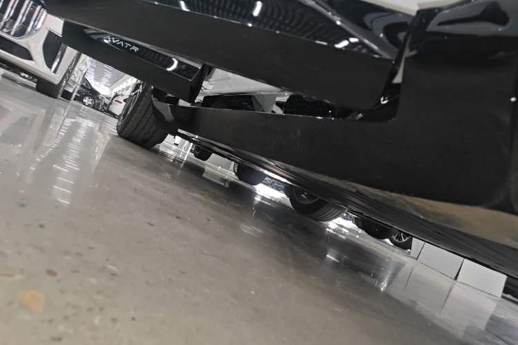 Used Avatr 11 2025 Ultra Extended-Range Edition Right Side Sill