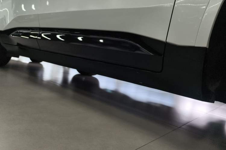 Used Avatr 11 2025 Year Updated Max Extended-Range Version Right Side Sill