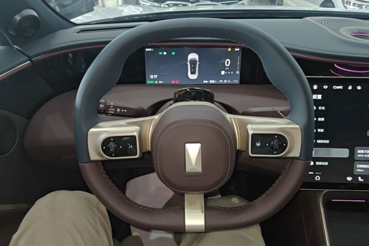 Used Avatr 11 2025 Ultra Extended-Range Edition Steering Wheel