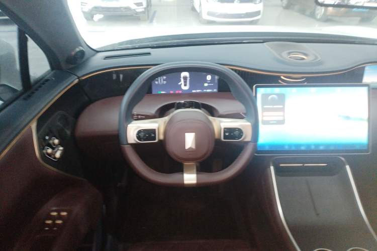 Used Avatr 11 2025 Ultra Extended-Range Edition Steering Wheel