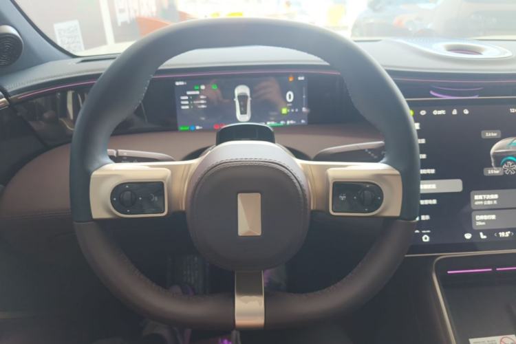 Used Avatr 11 2025 Ultra Extended-Range Edition Steering Wheel