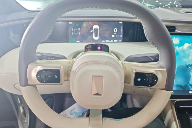 Used Avatr 11 2025 Year Updated Max Extended-Range Version Steering Wheel
