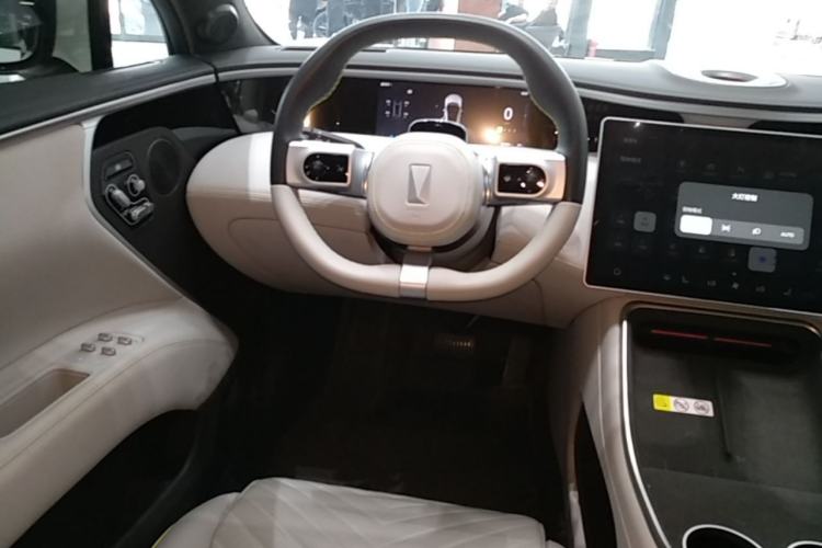 Used Avatr 11 2025 Max All-Electric Four-Wheel Drive Steering Wheel
