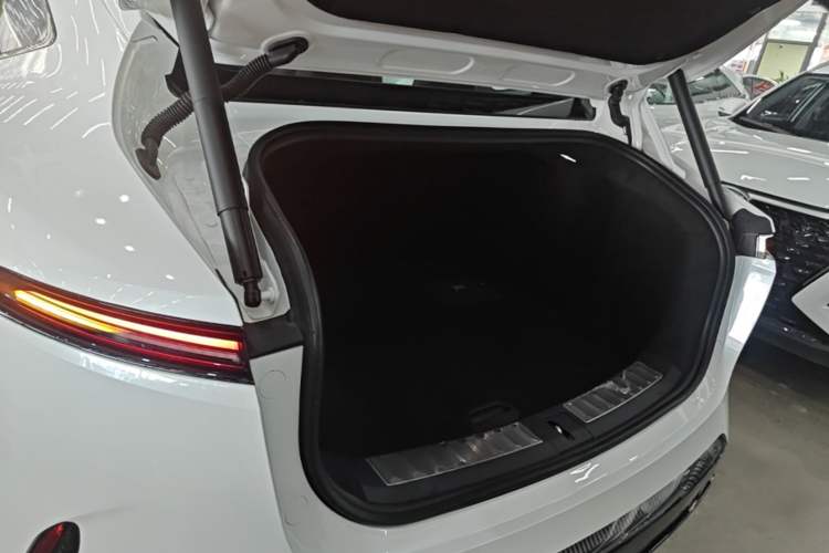 Used Avatr 11 2025 Ultra Extended-Range Edition Trunk