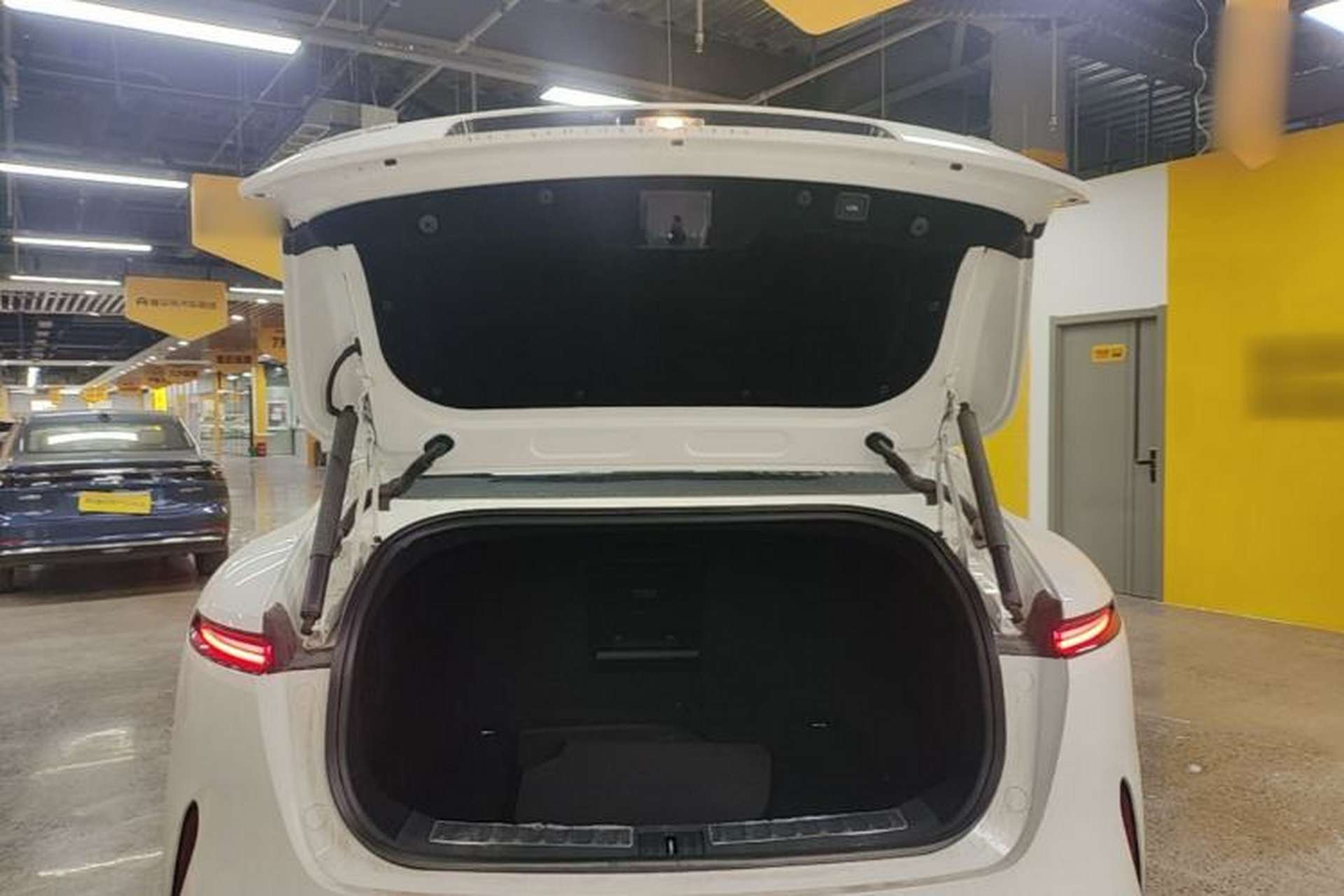 Used Avatr 11 2025 Max All-Electric Four-Wheel Drive Trunk