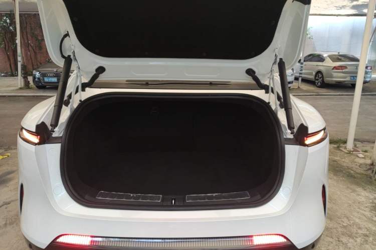 Used Avatr 11 2025 Year Updated Max Extended-Range Version Trunk
