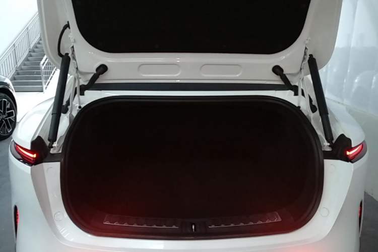 Used Avatr 11 2025 Year Updated Max Extended-Range Version Trunk
