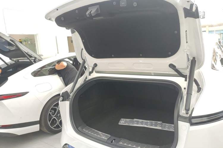 Used Avatr 11 2025 Ultra Extended-Range Edition Trunk