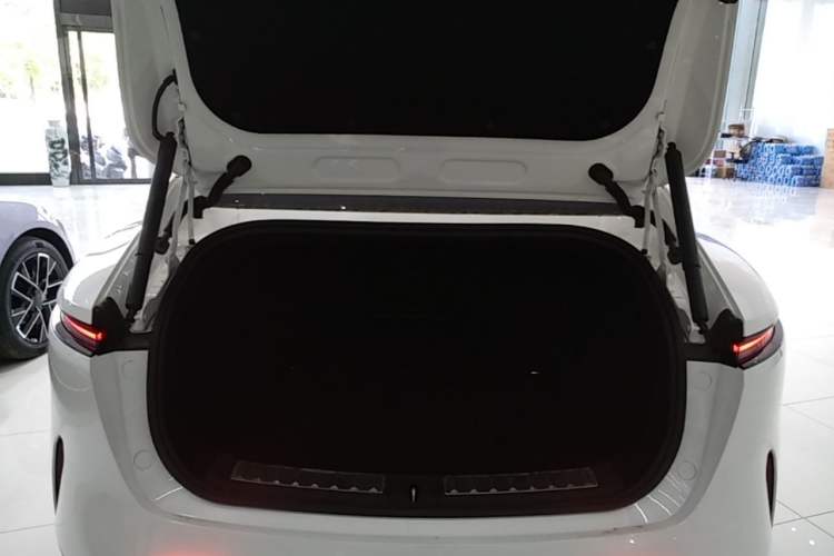 Used Avatr 11 2025 Max All-Electric Four-Wheel Drive Trunk