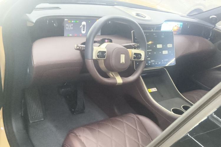 Used Avatr 11 2025 Year Updated Max Extended-Range Version Center Console