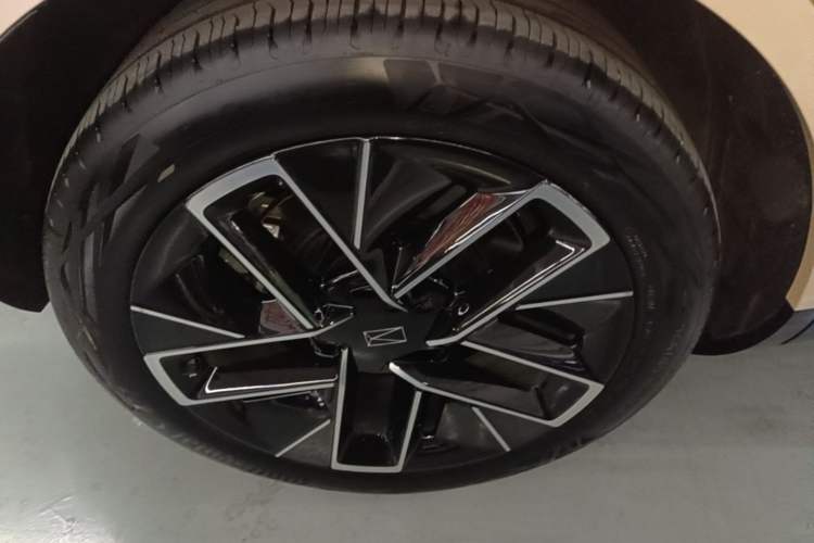 Used Avatr 11 2025 Max Extended-Range Edition Exterior 5