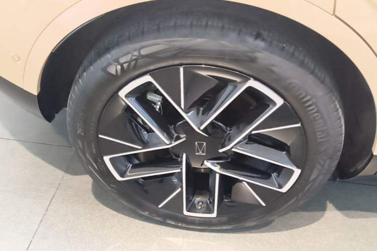 Used Avatr 11 2025 Year Updated Max Extended-Range Version Right Rear Wheel Hub