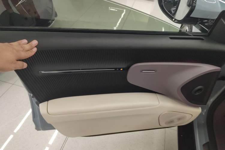 Used Avatr 12 2023 700 Three-Laser Rear-Wheel Drive Luxury Edition Left Front Door Interior