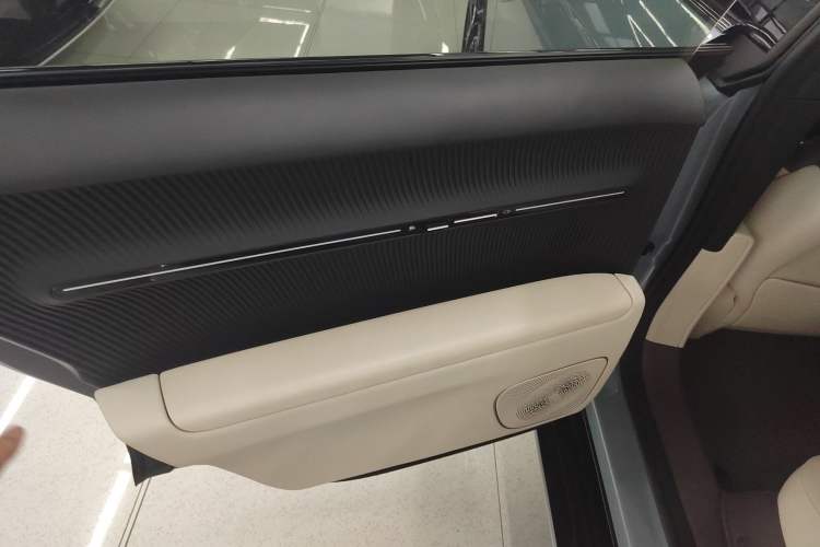 Used Avatr 12 2023 700 Three-Laser Rear-Wheel Drive Luxury Edition Left Rear Door Interior