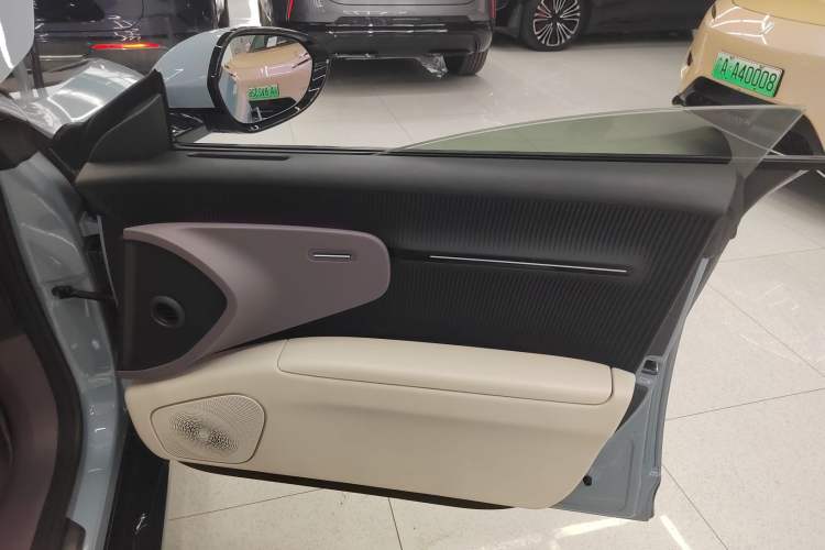 Used Avatr 12 2023 700 Three-Laser Rear-Wheel Drive Luxury Edition Right Front Door Interior