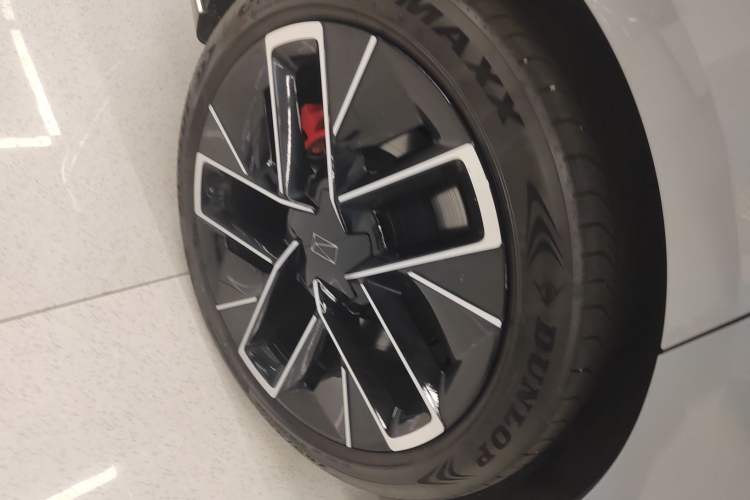 Used Avatr 12 2023 700 Three-Laser Rear-Wheel Drive Luxury Edition Right Rear Wheel Hub
