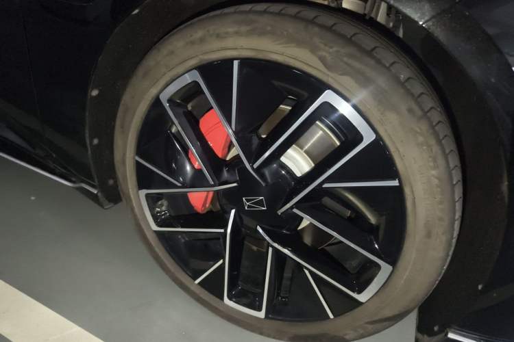 Used Avatr 12 2023 650 Three-Laser Four-Wheel Drive GT Version Right Front Wheel Hub
