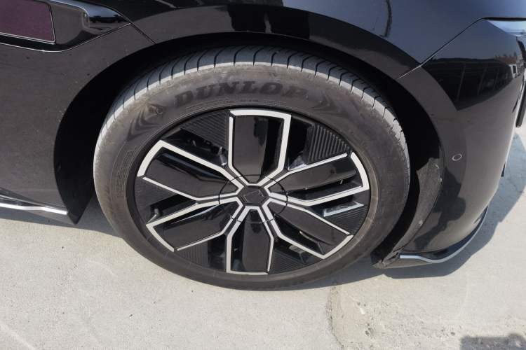 Used Avatr 12 2023 700 Three-Laser Rear-Wheel Drive Luxury Edition Right Front Wheel Hub