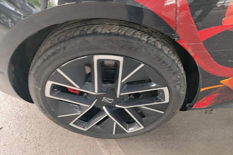 Used Avatr 12 2023 700 Three-Laser Rear-Wheel Drive Luxury Edition Right Rear Wheel Hub