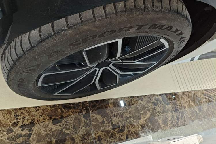 Used Avatr 12 2023 700 Three-Laser Rear-Wheel Drive Luxury Edition Right Rear Wheel Hub