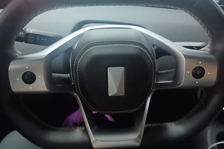 Used Avatr 12 2023 650 Three-Laser Four-Wheel Drive GT Version Steering Wheel