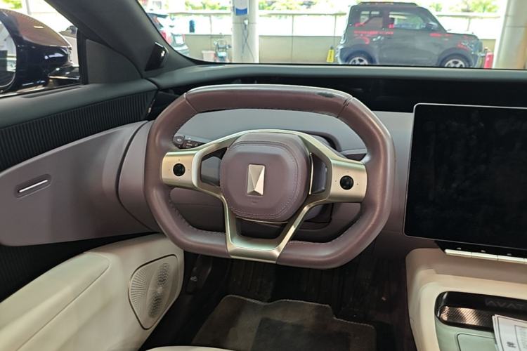 Used Avatr 12 2023 700 Three-Laser Rear-Wheel Drive Luxury Edition Steering Wheel