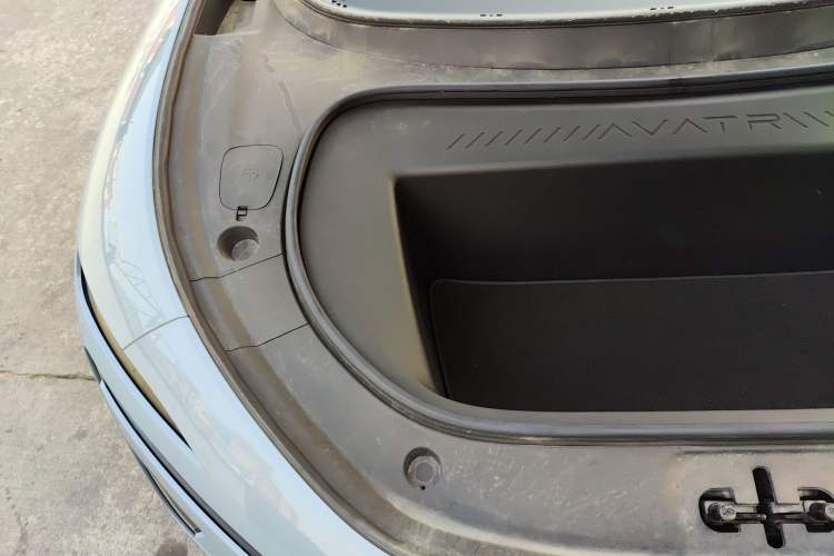 Used Avatr 12 2023 700 Three-Laser Rear-Wheel Drive Luxury Edition Engine Bay Right