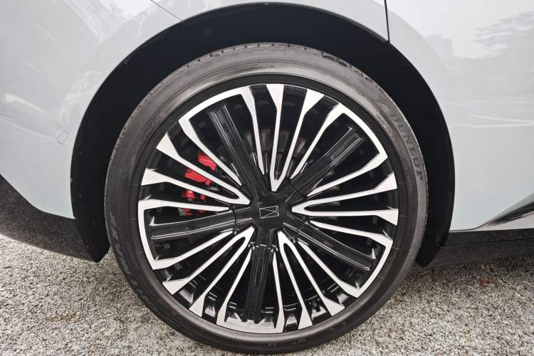 Used Avatr 12 2023 700 Three-Laser Rear-Wheel Drive Luxury Edition Exterior 9