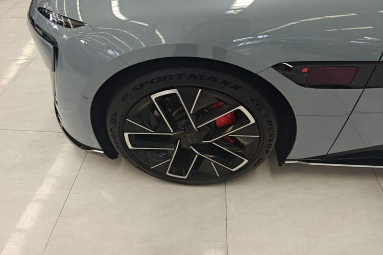 Used Avatr 12 2023 650 Three-Laser Four-Wheel Drive Performance Edition Left Front Wheel Hub
