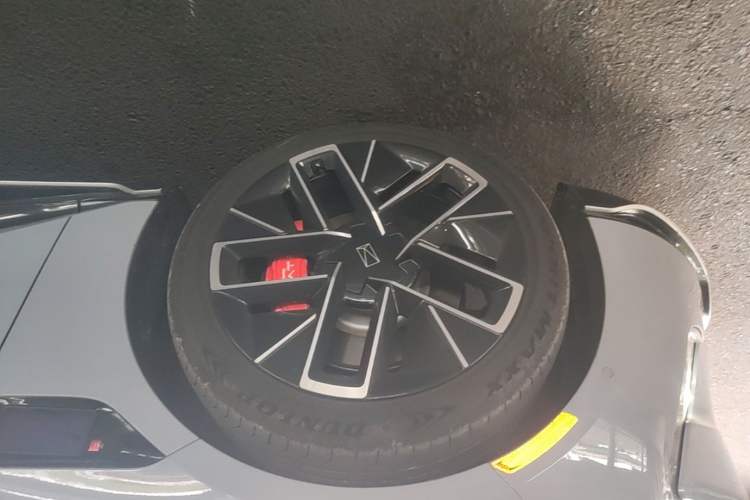 Used Avatr 12 2023 650 Three-Laser Four-Wheel Drive Performance Edition Left Front Wheel Hub