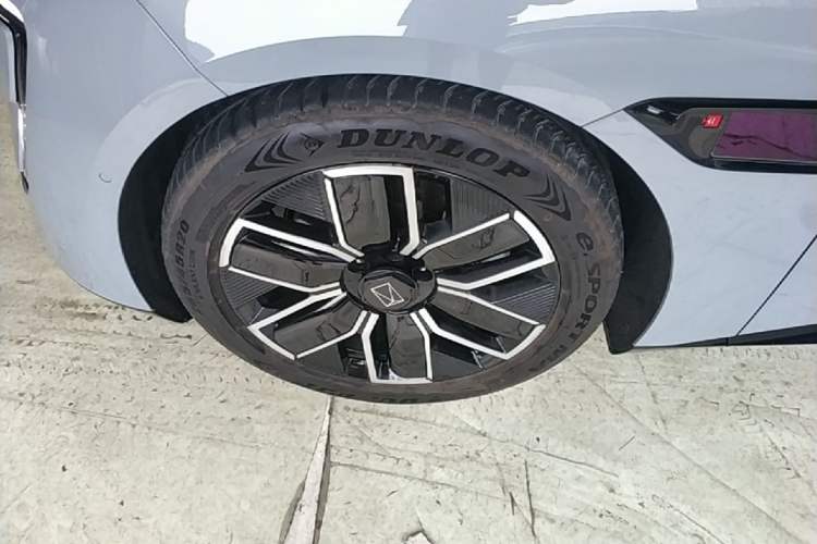 Used Avatr 12 2023 700 Three-Laser Rear-Wheel Drive Luxury Edition Left Front Wheel Hub