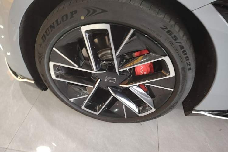 Used Avatr 12 2023 650 Three-Laser Four-Wheel Drive Performance Edition Left Front Wheel Hub