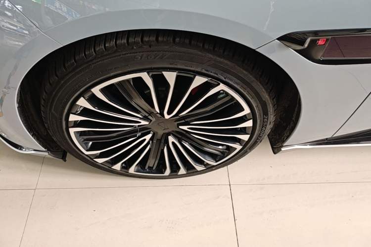 Used Avatr 12 2023 650 Three-Laser Four-Wheel Drive Performance Edition Left Front Wheel Hub