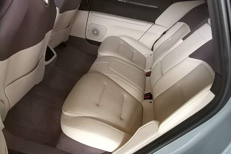 Used Avatr 12 2023 700 Three-Laser Rear-Wheel Drive Luxury Edition Left Rear Seat