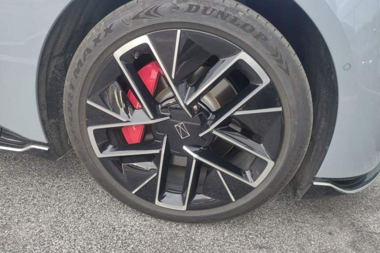 Used Avatr 12 2023 650 Three-Laser Four-Wheel Drive Performance Edition Right Front Wheel Hub