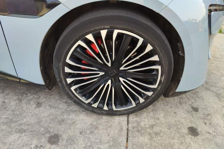 Used Avatr 12 2023 700 Three-Laser Rear-Wheel Drive Luxury Edition Right Front Wheel Hub