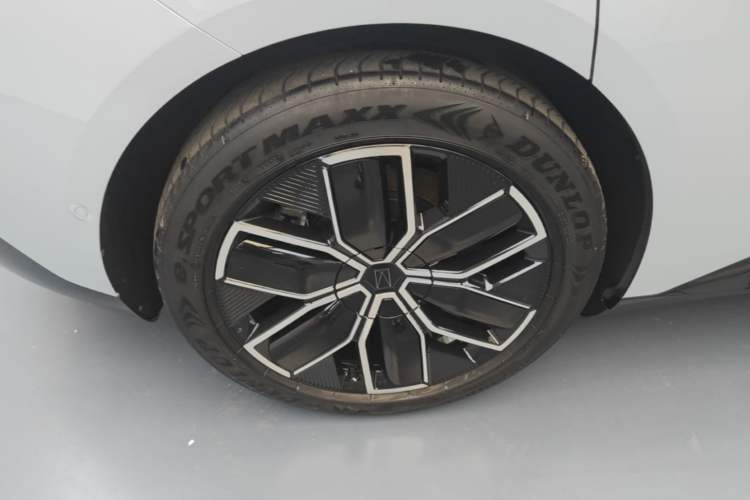 Used Avatr 12 2023 700 Three-Laser Rear-Wheel Drive Luxury Edition Right Rear Wheel Hub
