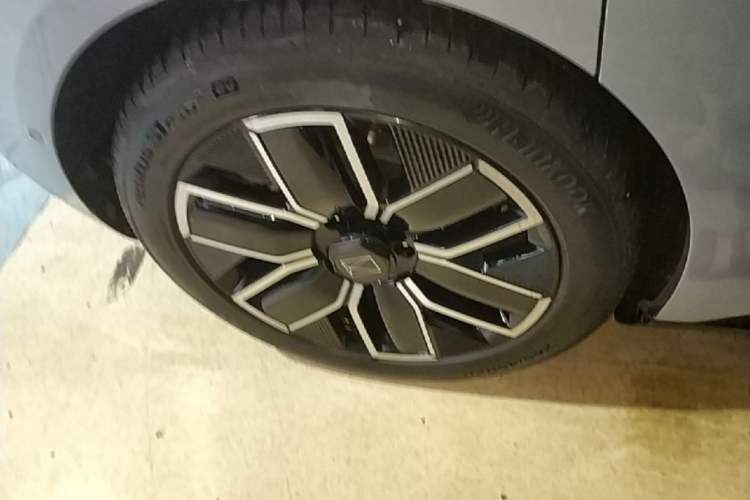 Used Avatr 12 2023 700 Three-Laser Rear-Wheel Drive Luxury Edition Right Rear Wheel Hub