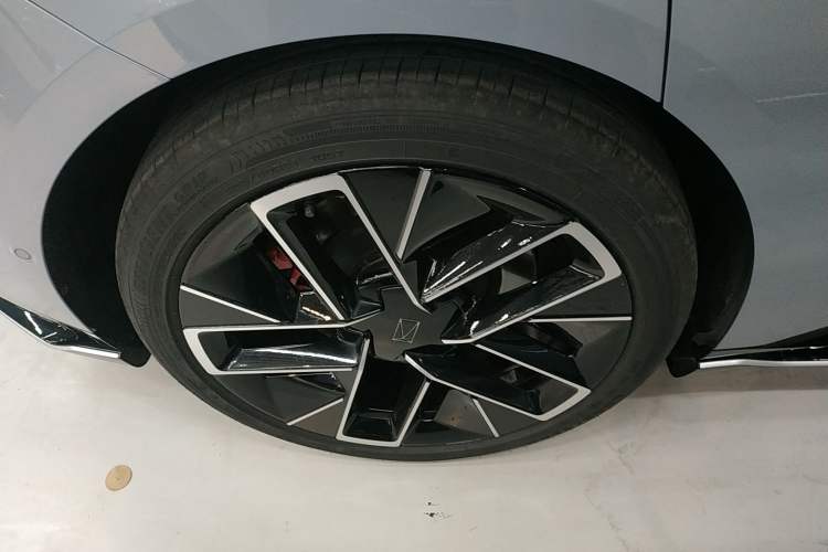 Used Avatr 12 2023 650 Three-Laser Four-Wheel Drive Performance Edition Right Rear Wheel Hub