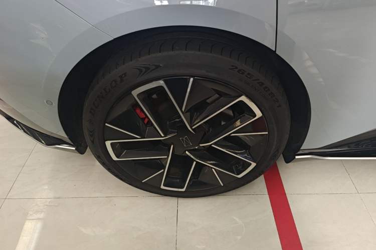 Used Avatr 12 2023 650 Three-Laser Four-Wheel Drive Performance Edition Right Rear Wheel Hub