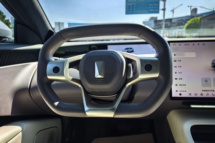Used Avatr 12 2023 700 Three-Laser Rear-Wheel Drive Luxury Edition Steering Wheel