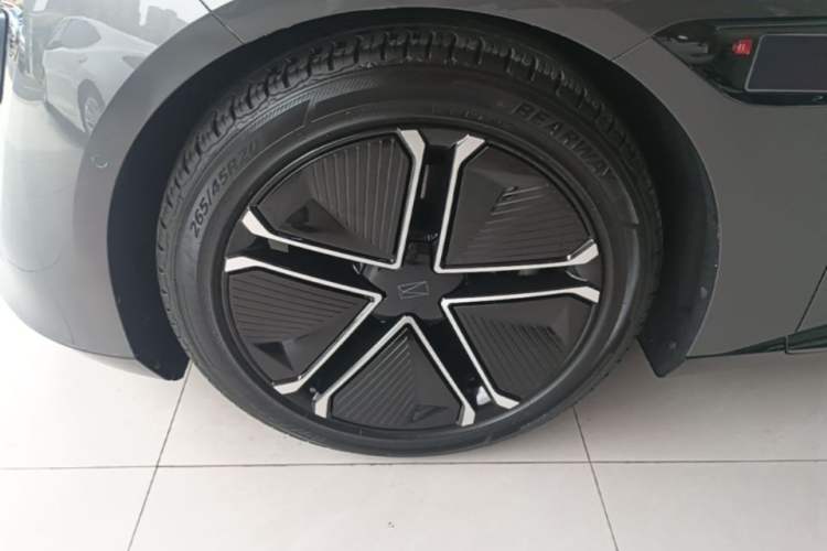 Used Avatr 12 2023 700 Three-Laser Rear-Wheel Drive Luxury Edition Exterior 4